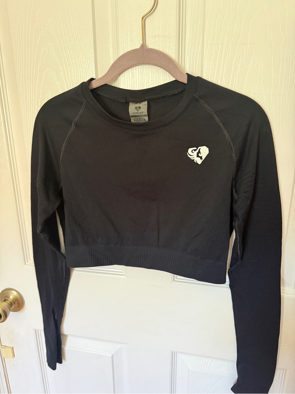Women's Best Seamless Black Cropped Long-Sleeve Top with Thumb Holes / Size L